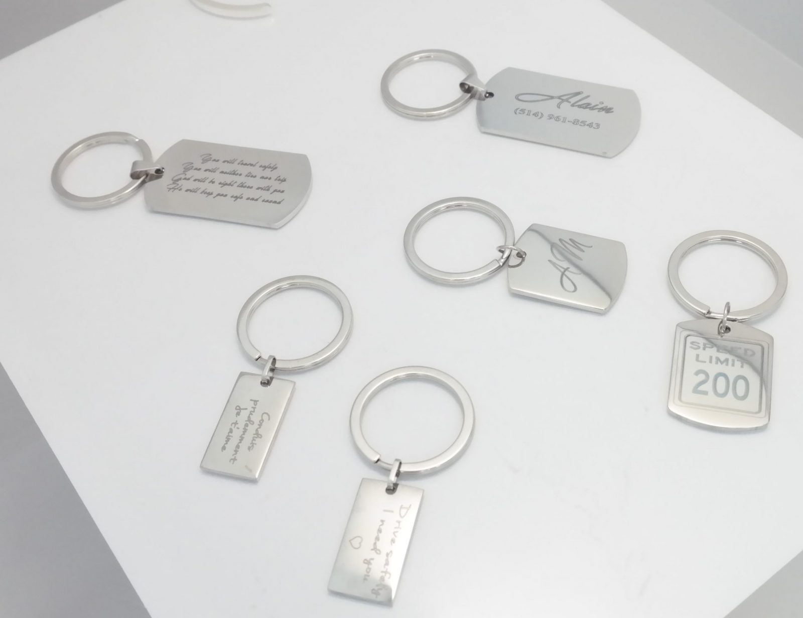 Porte clefs personnalisé en acier de haute qualité.