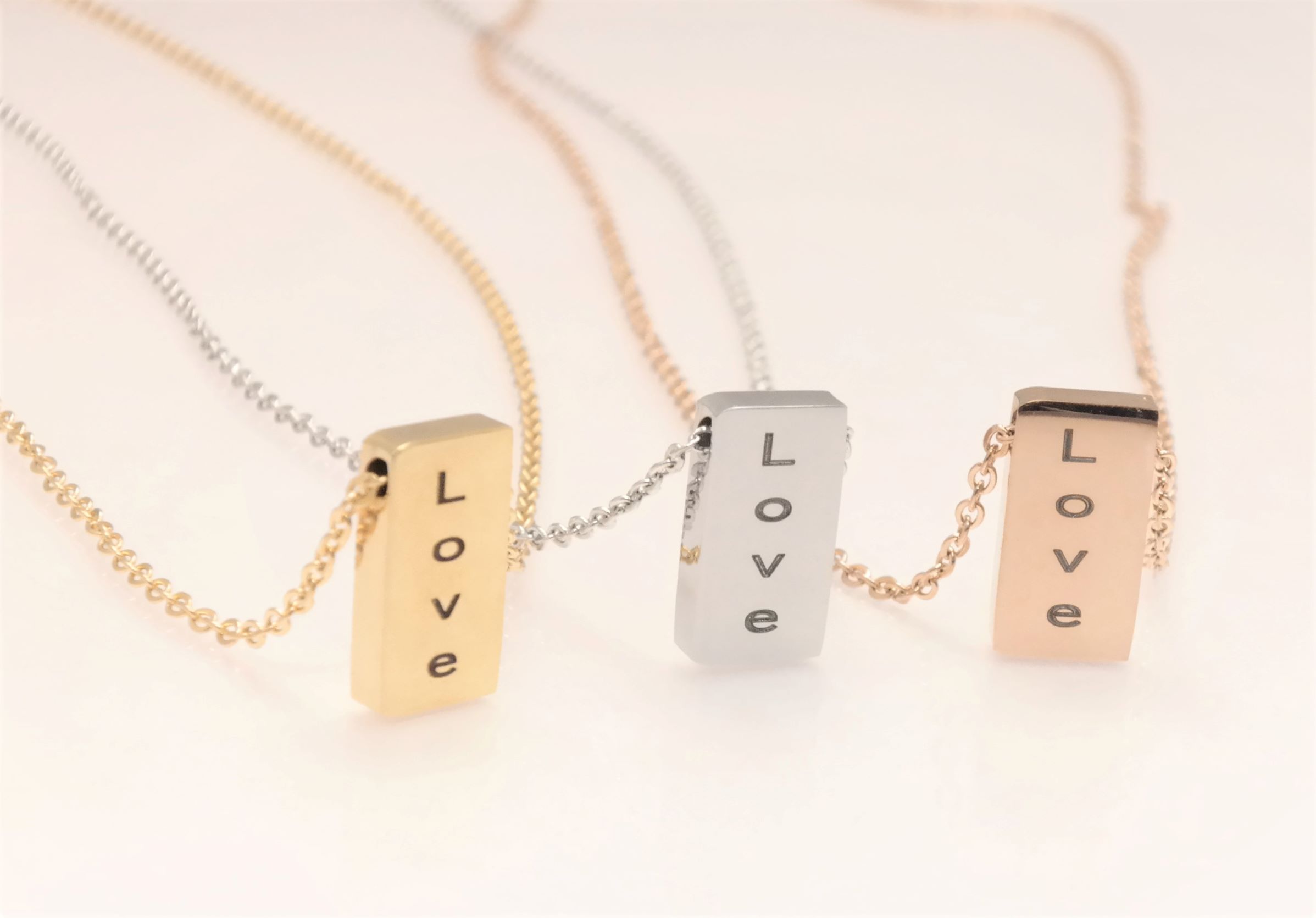 Pendentif « glissant » mode en acier inoxydable avec chaîne assortie