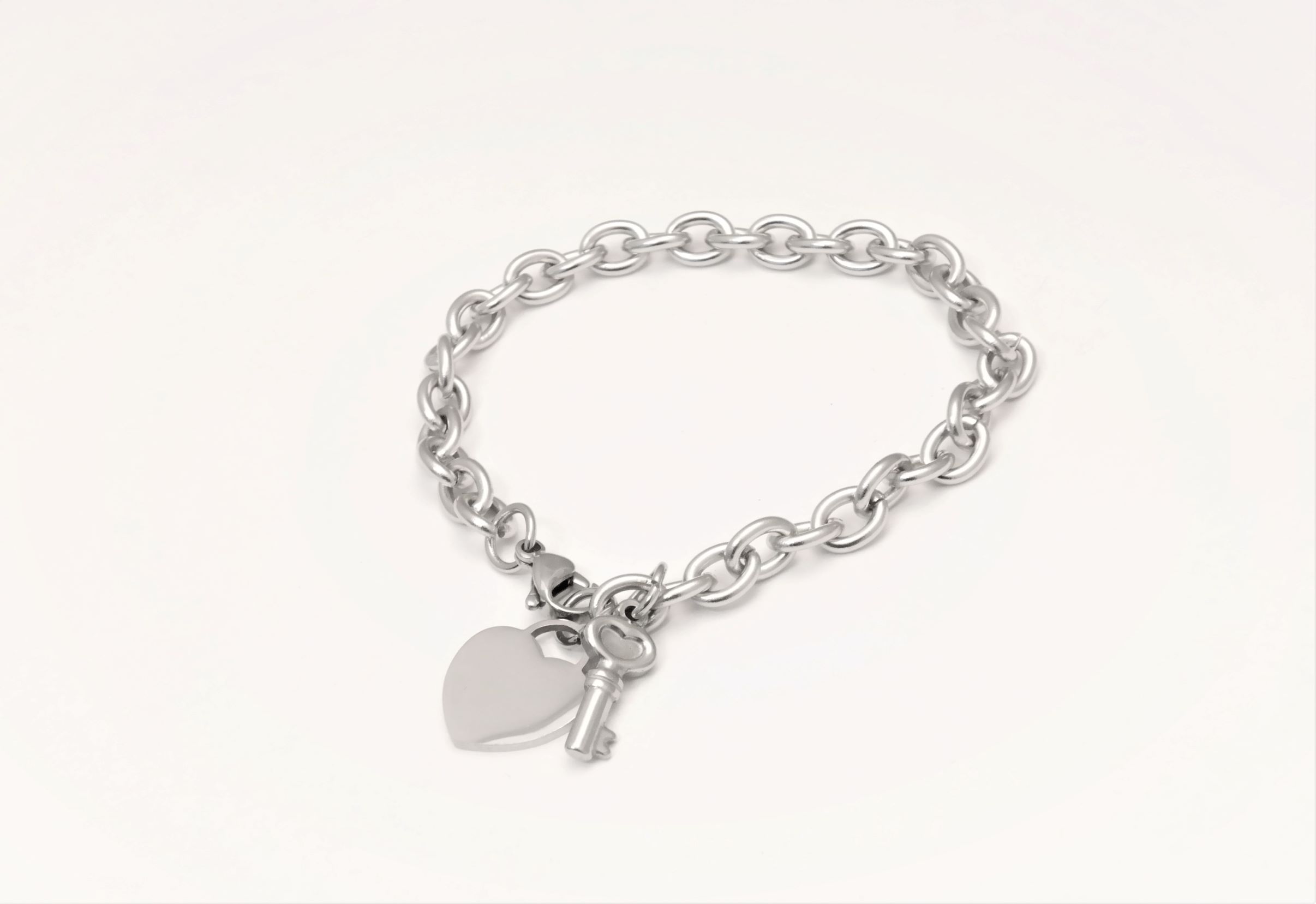 Personalized stainless steel woman Heart & Key bracelet – Image 7