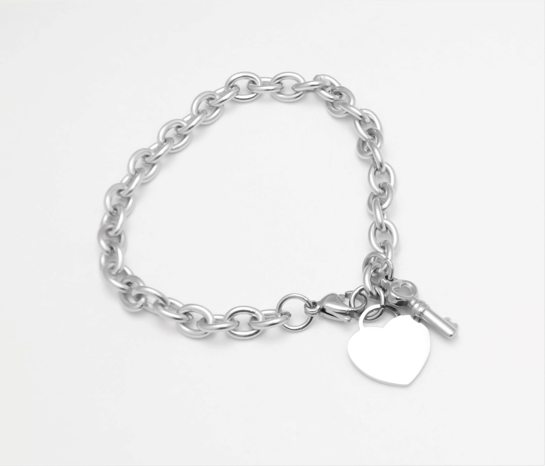 Personalized stainless steel woman Heart & Key bracelet – Image 8