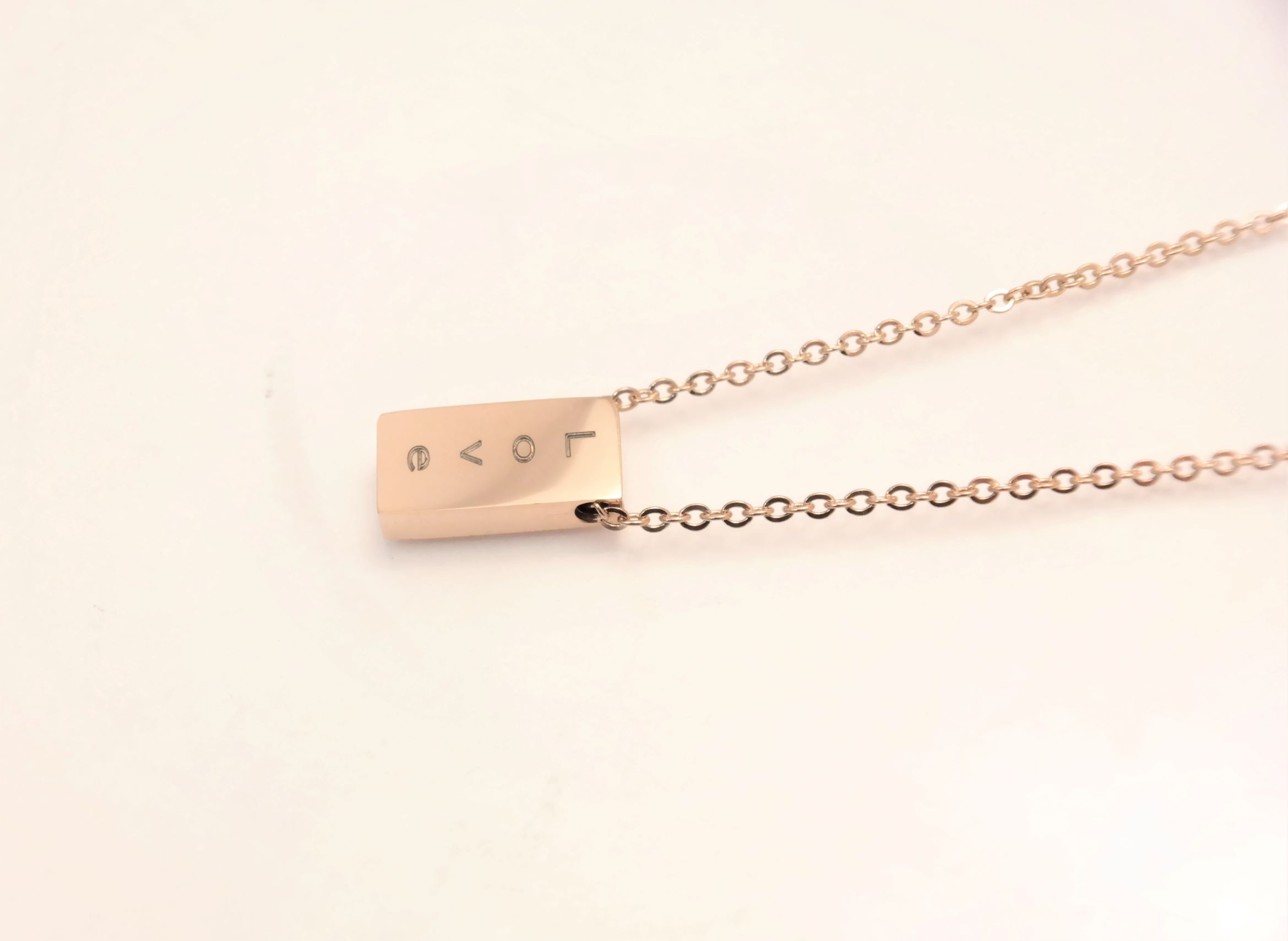Pendentif « glissant » mode en acier inoxydable avec chaîne assortie – Image 3