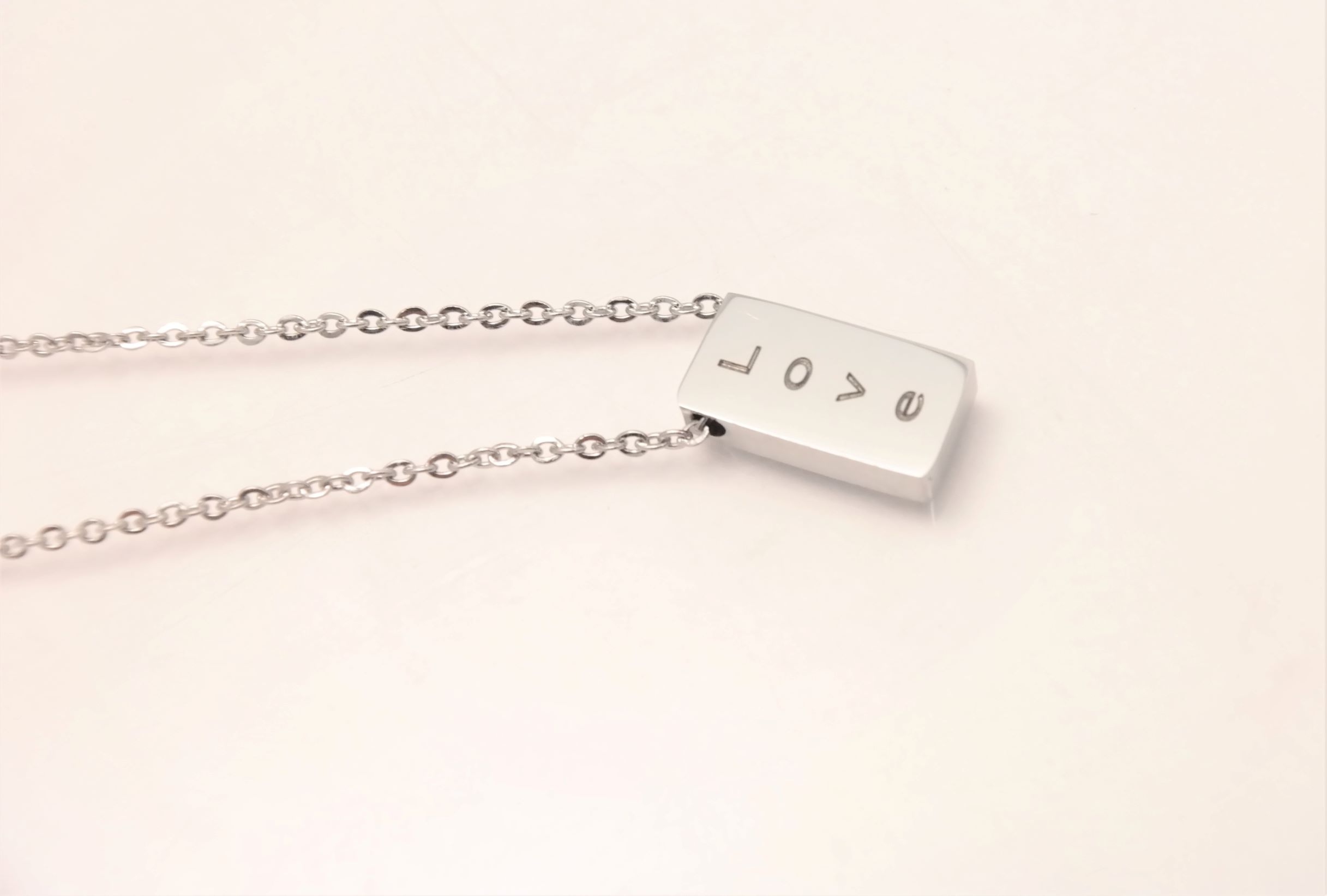 Pendentif « glissant » mode en acier inoxydable avec chaîne assortie – Image 8