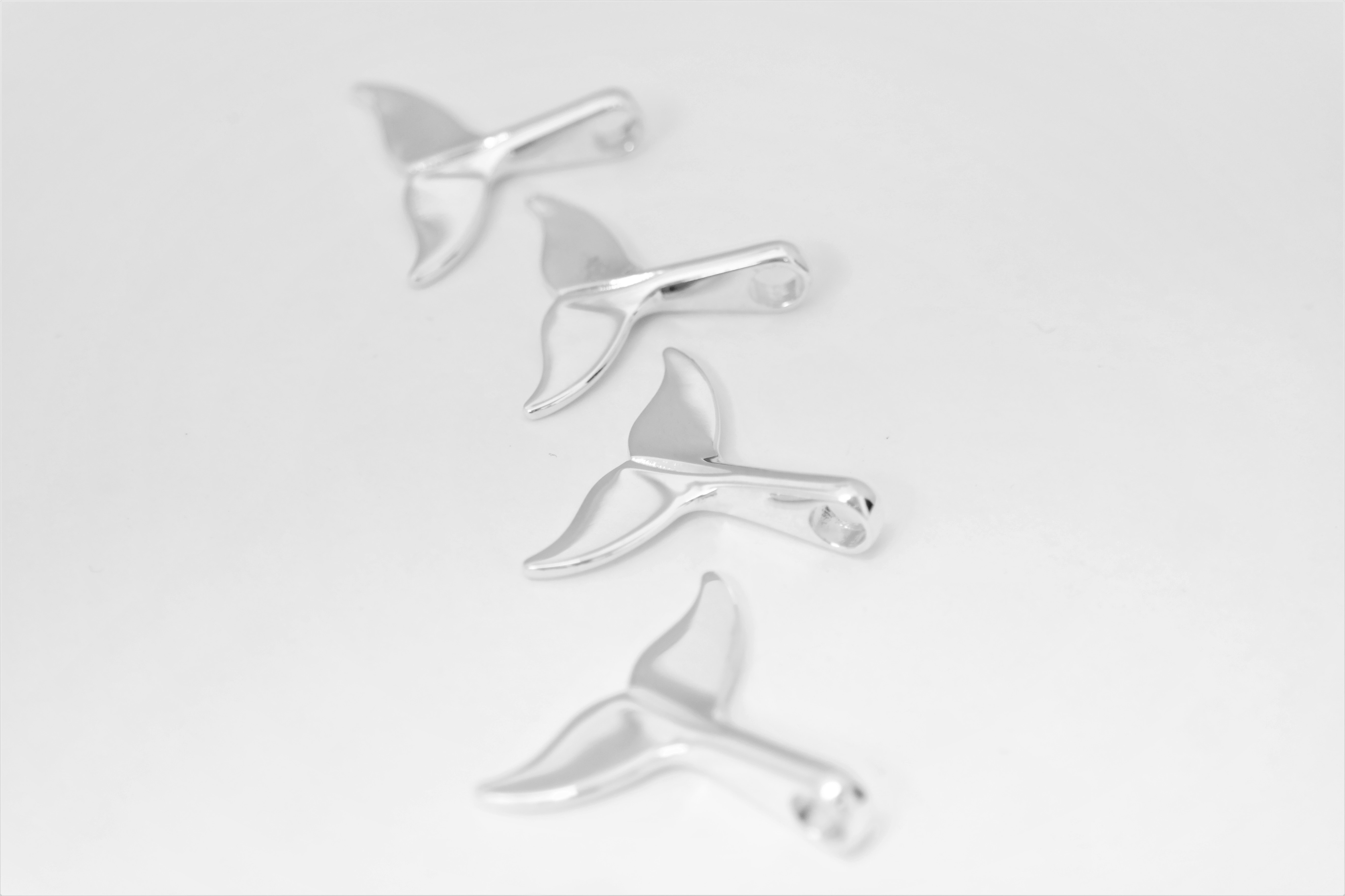 Beautiful whale tail in solid sterling silver (hand made)